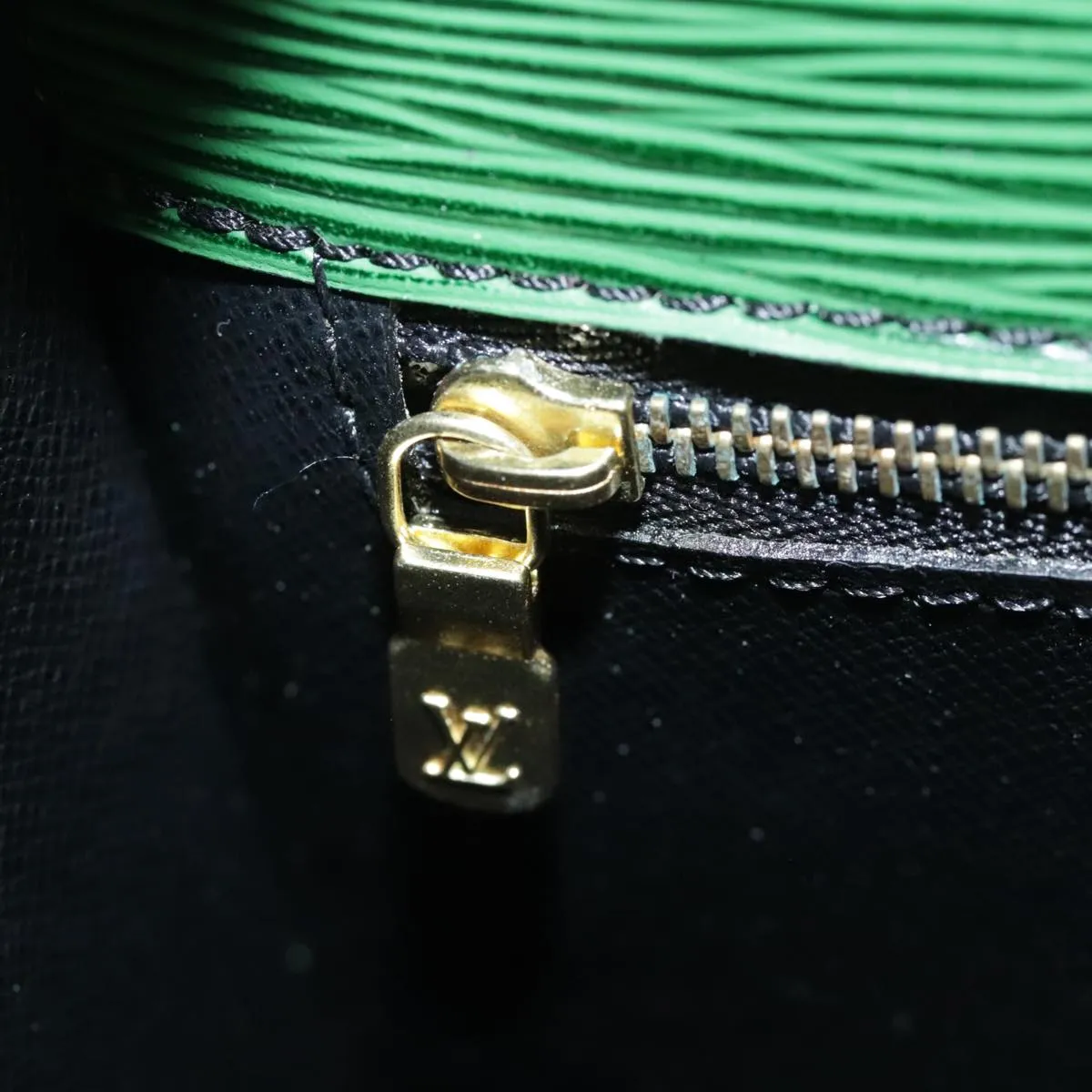 LOUIS VUITTON Epi Saint Cloud GM Shoulder Bag Green M52194 LV 104049