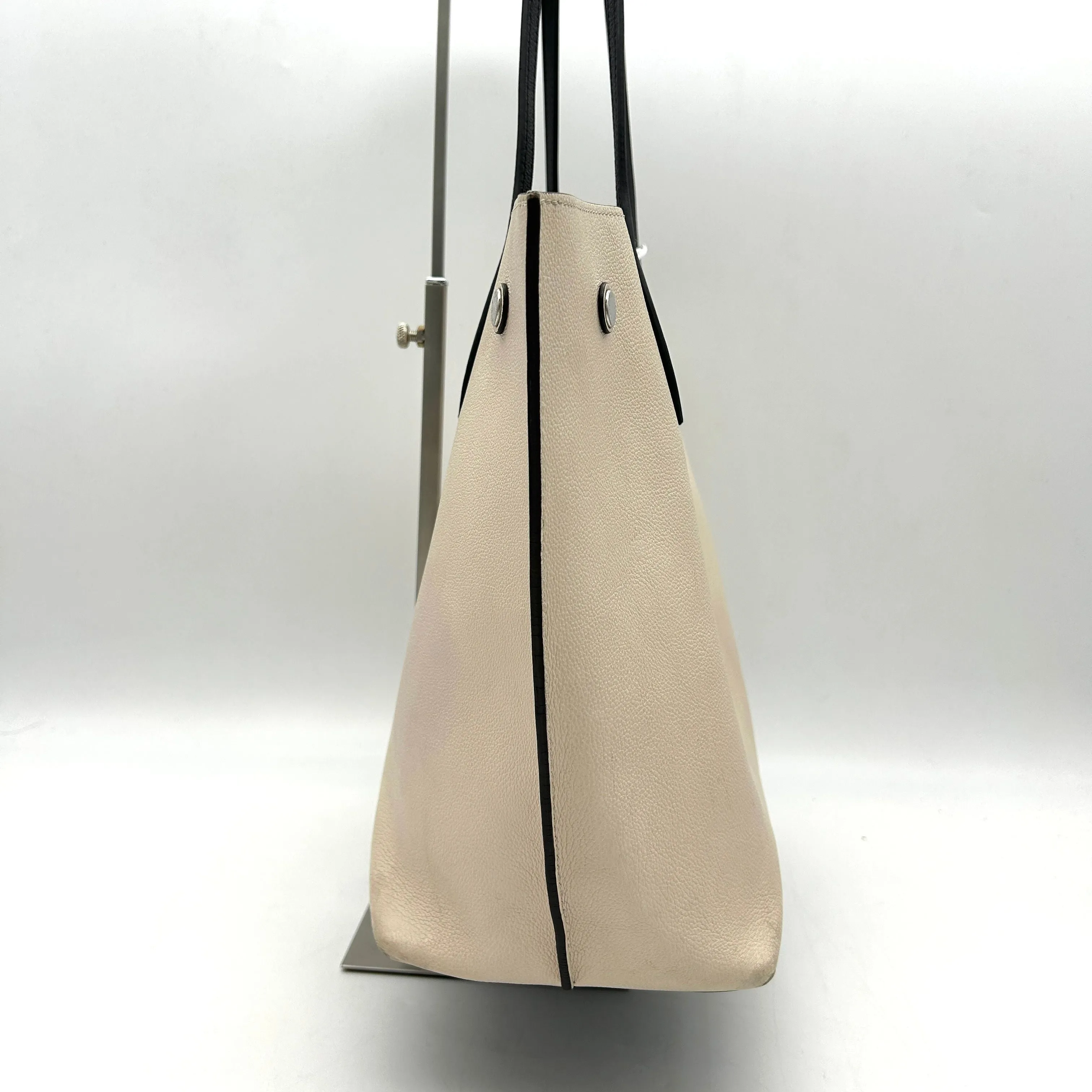 Louis Vuitton Lockme Go Tote - Neutrals Totes, Handbags LA26590