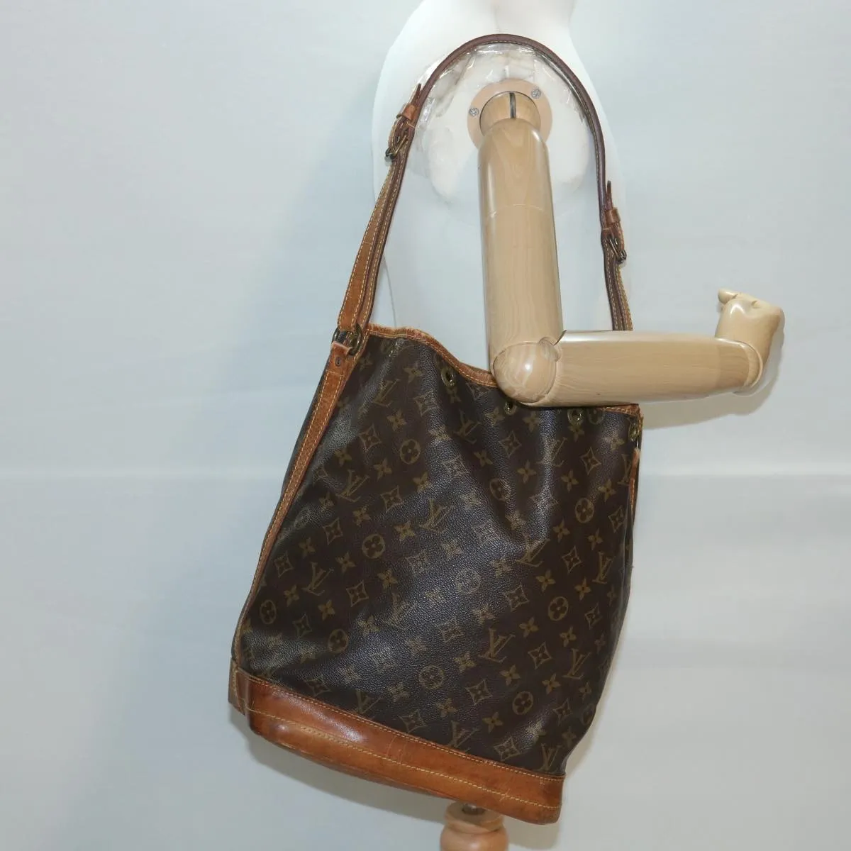 LOUIS VUITTON Monogram Noe Shoulder Bag M42224 LV 38597