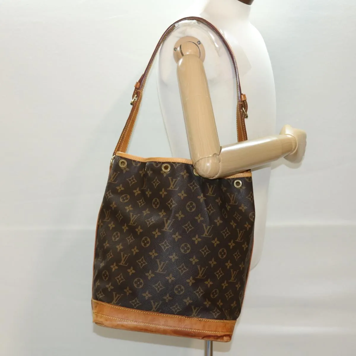 LOUIS VUITTON Monogram Noe Shoulder Bag M42224 LV rd4746