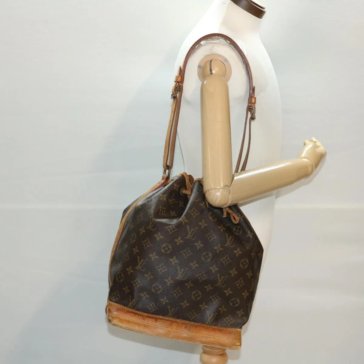 LOUIS VUITTON Monogram Noe Shoulder Bag M42224 LV th3492