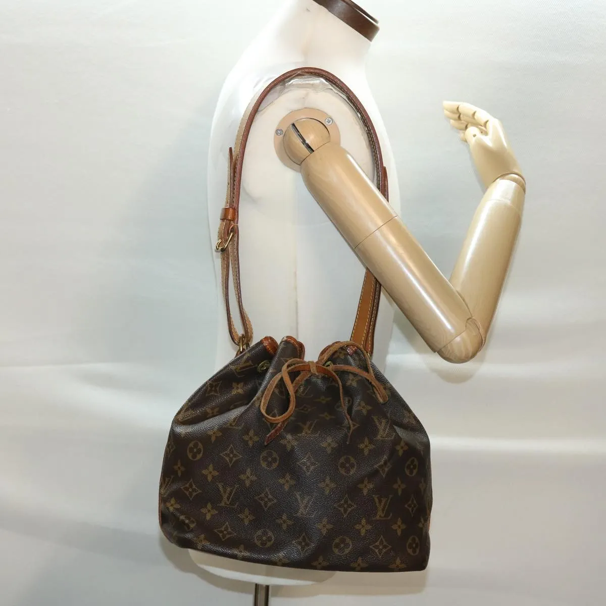 LOUIS VUITTON Monogram Petit Noe Shoulder Bag M42226 LV 40661