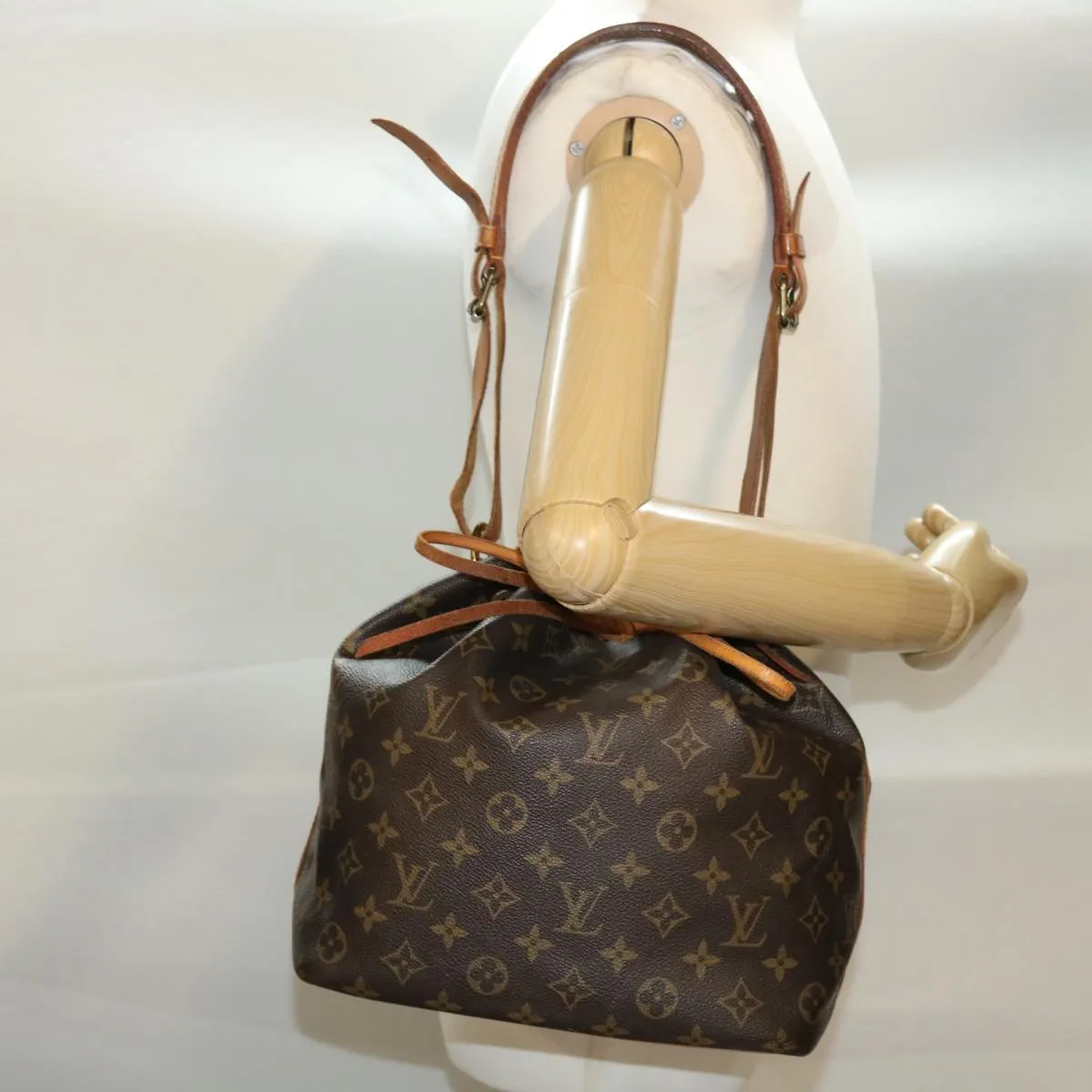 LOUIS VUITTON Monogram Petit Noe Shoulder Bag M42226 LV 40789
