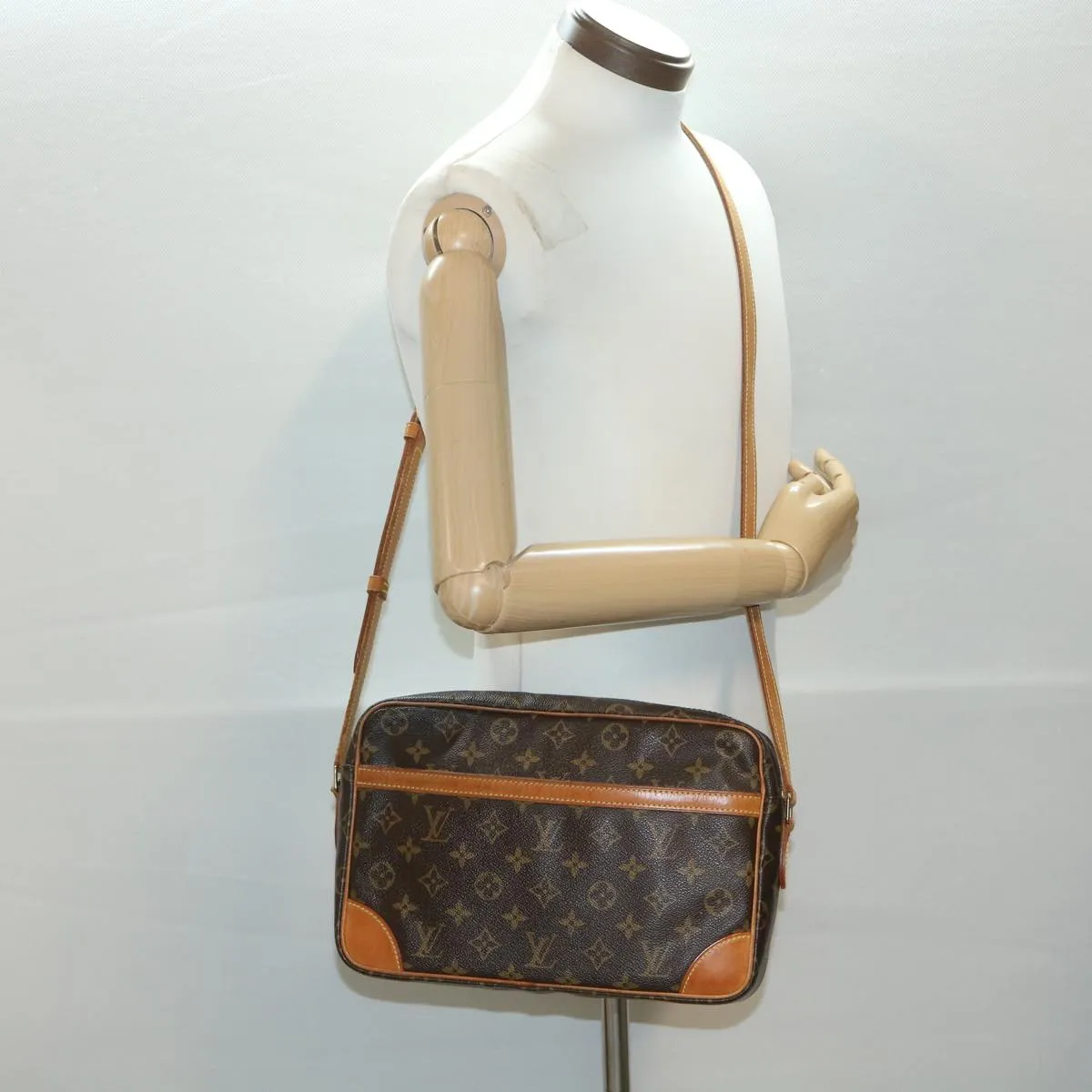 LOUIS VUITTON Monogram Trocadero 30 Shoulder Bag M51272 LV 38434