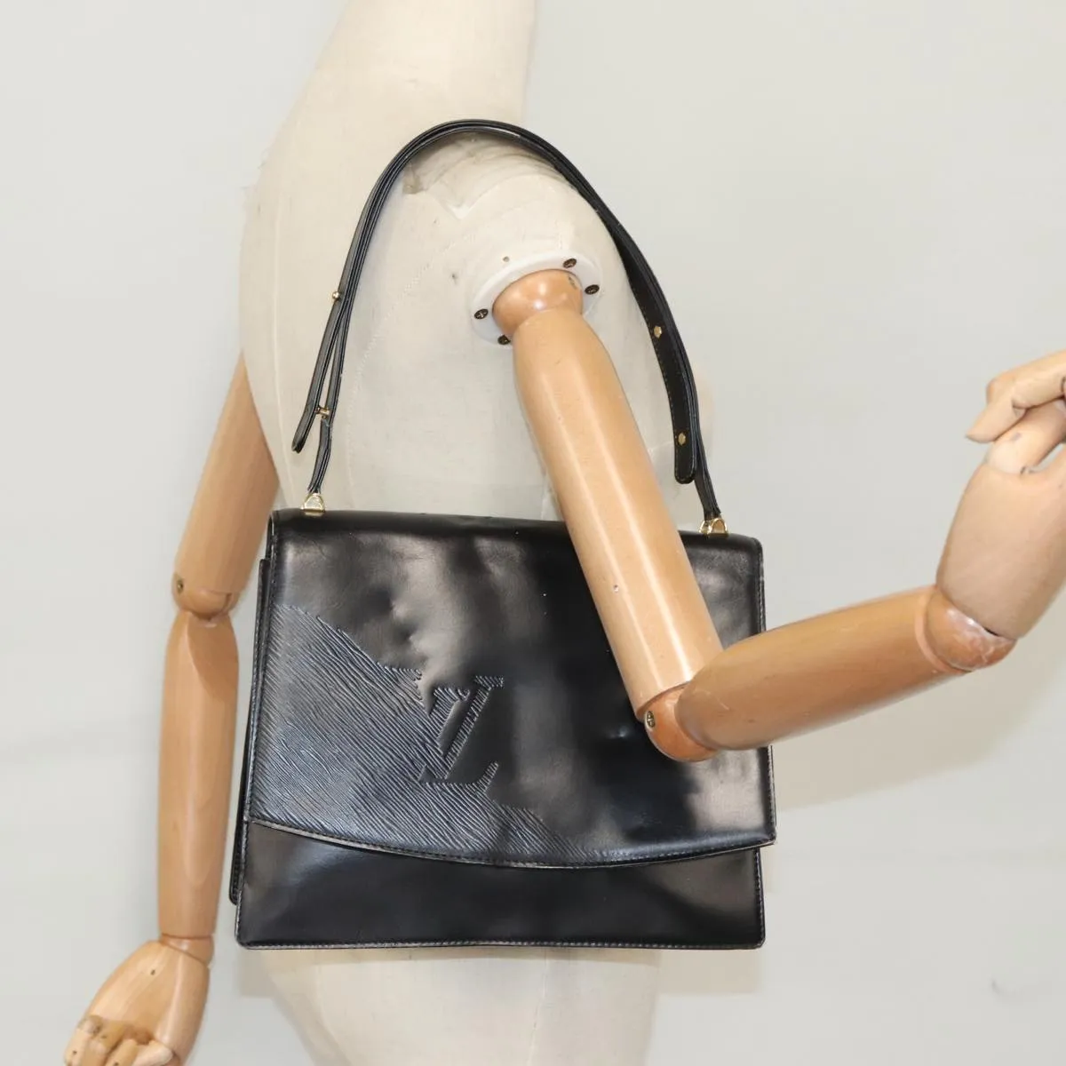 LOUIS VUITTON Opera Line Delph Shoulder Bag Leather Black M63932 LV 105118