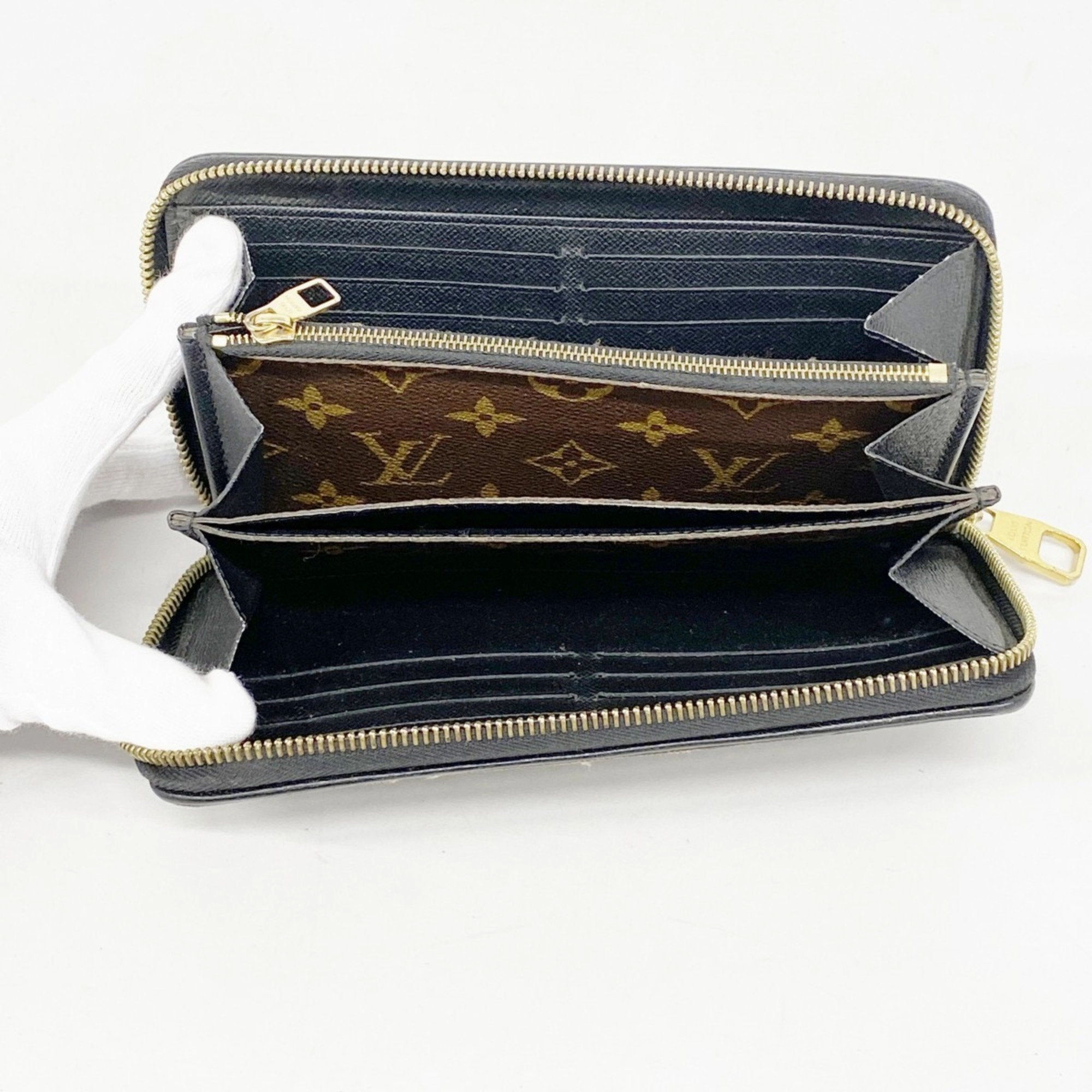 Louis Vuitton Noir Long Wallet (Bi-Fold) (Pre-Owned)