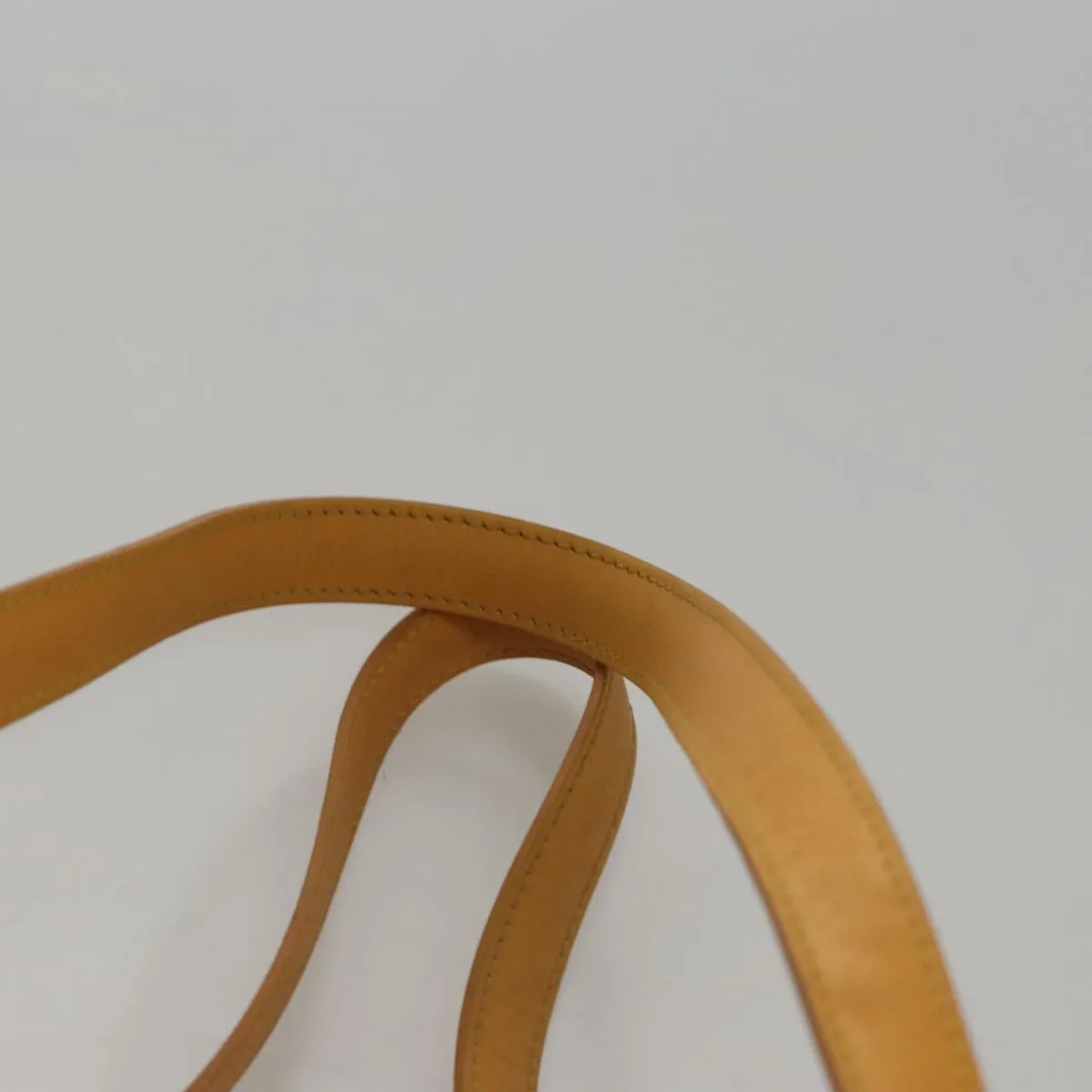 Luxurious Leather Shoulder Bag with Elegant Design