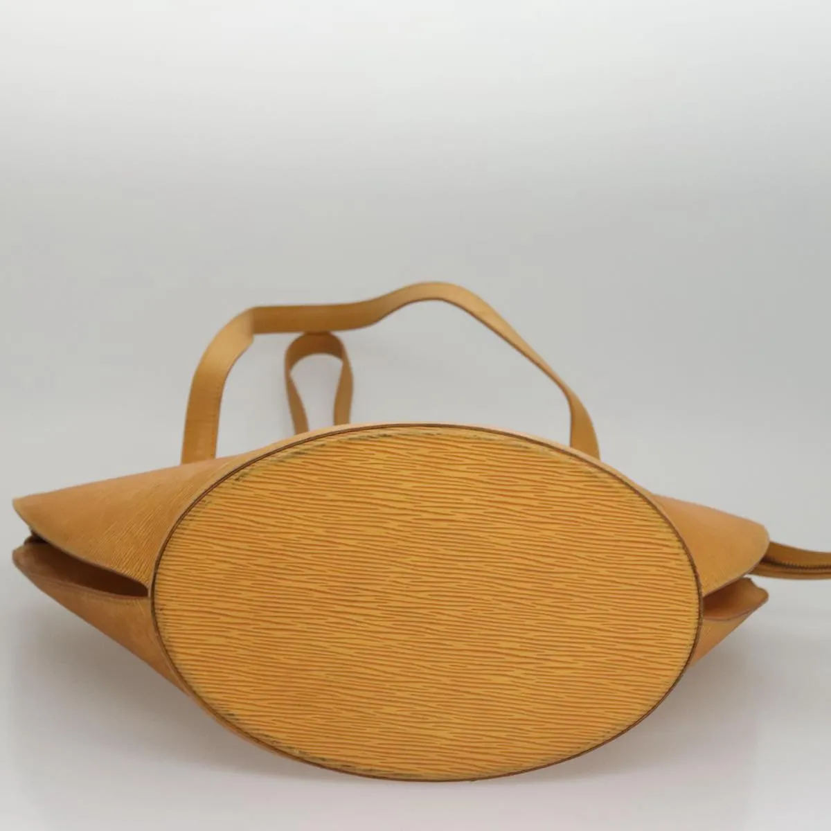 Luxurious Leather Shoulder Bag with Elegant Design
