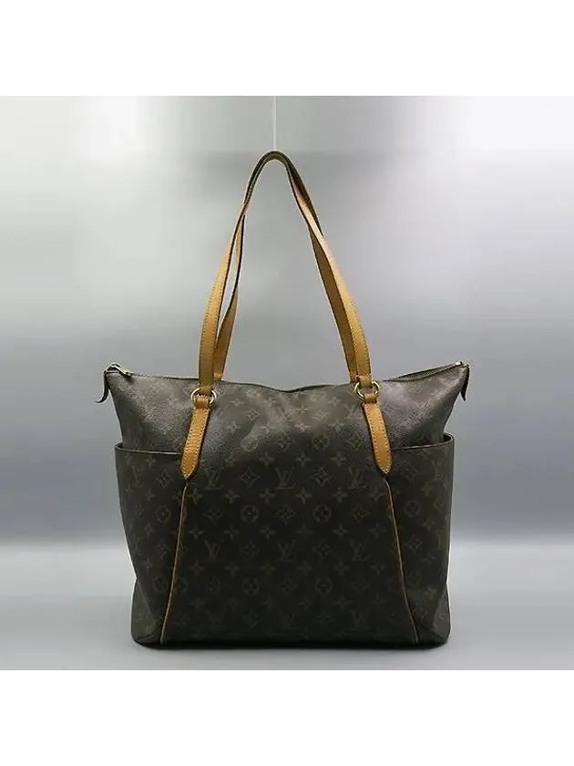 M56690 shoulder bag