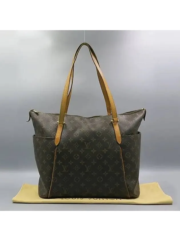 M56690 shoulder bag