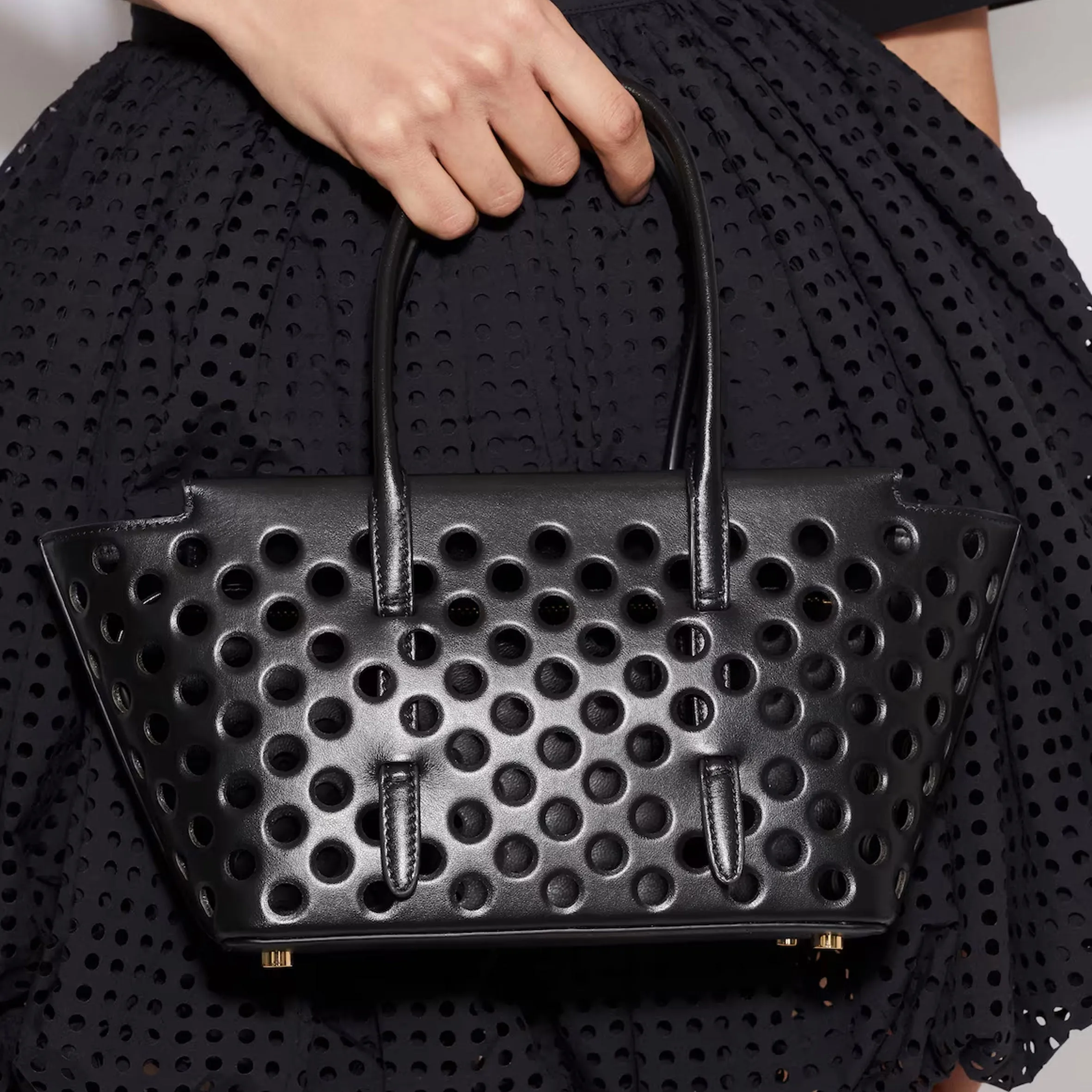 Neo Mina 20 in Perforated Calfskin, Noir