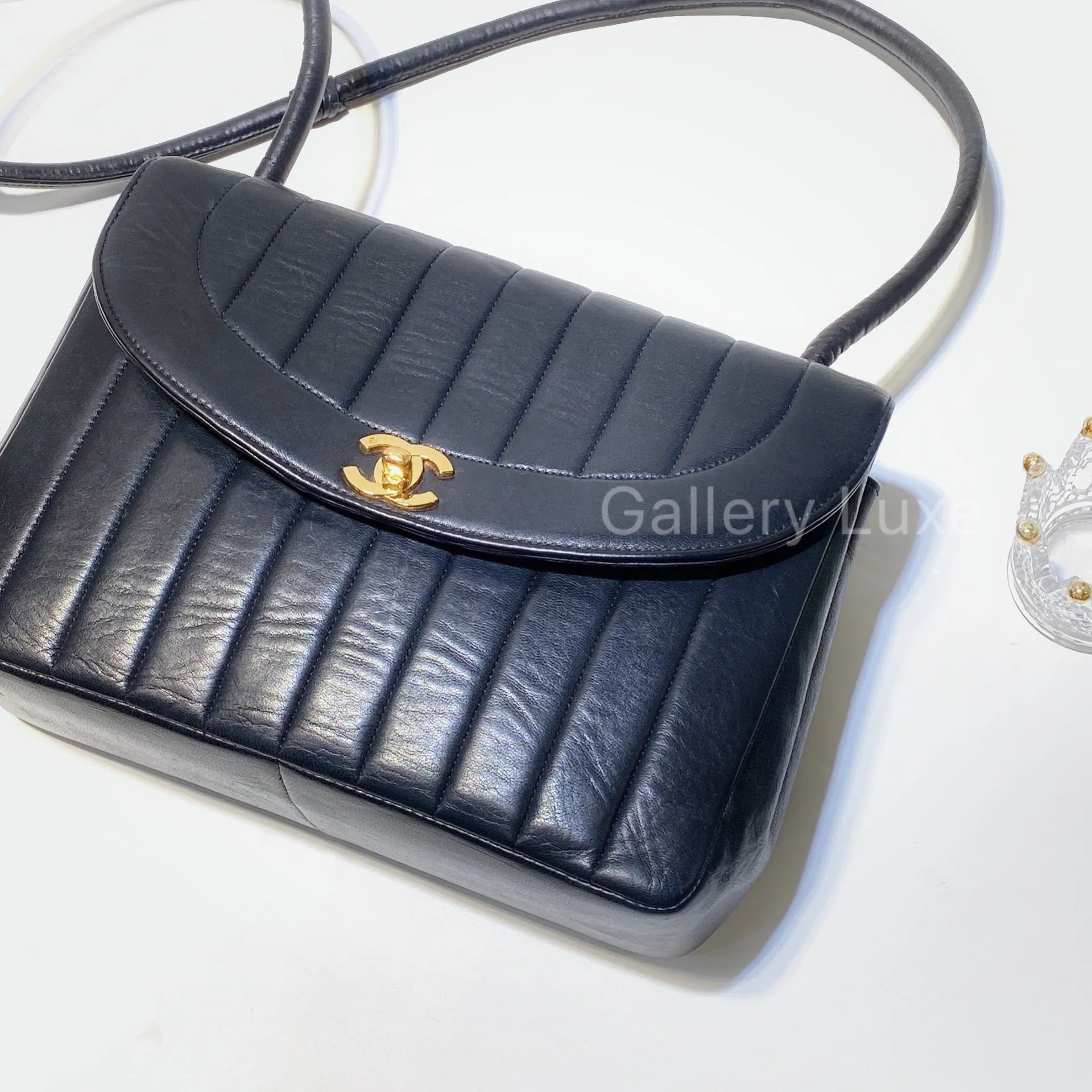 No.2827-Chanel Vintage Lambskin Vertical Lines Shoulder Bag