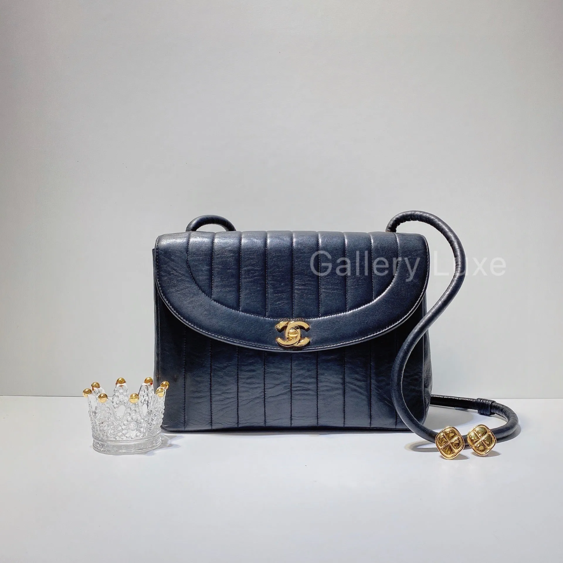 No.2827-Chanel Vintage Lambskin Vertical Lines Shoulder Bag