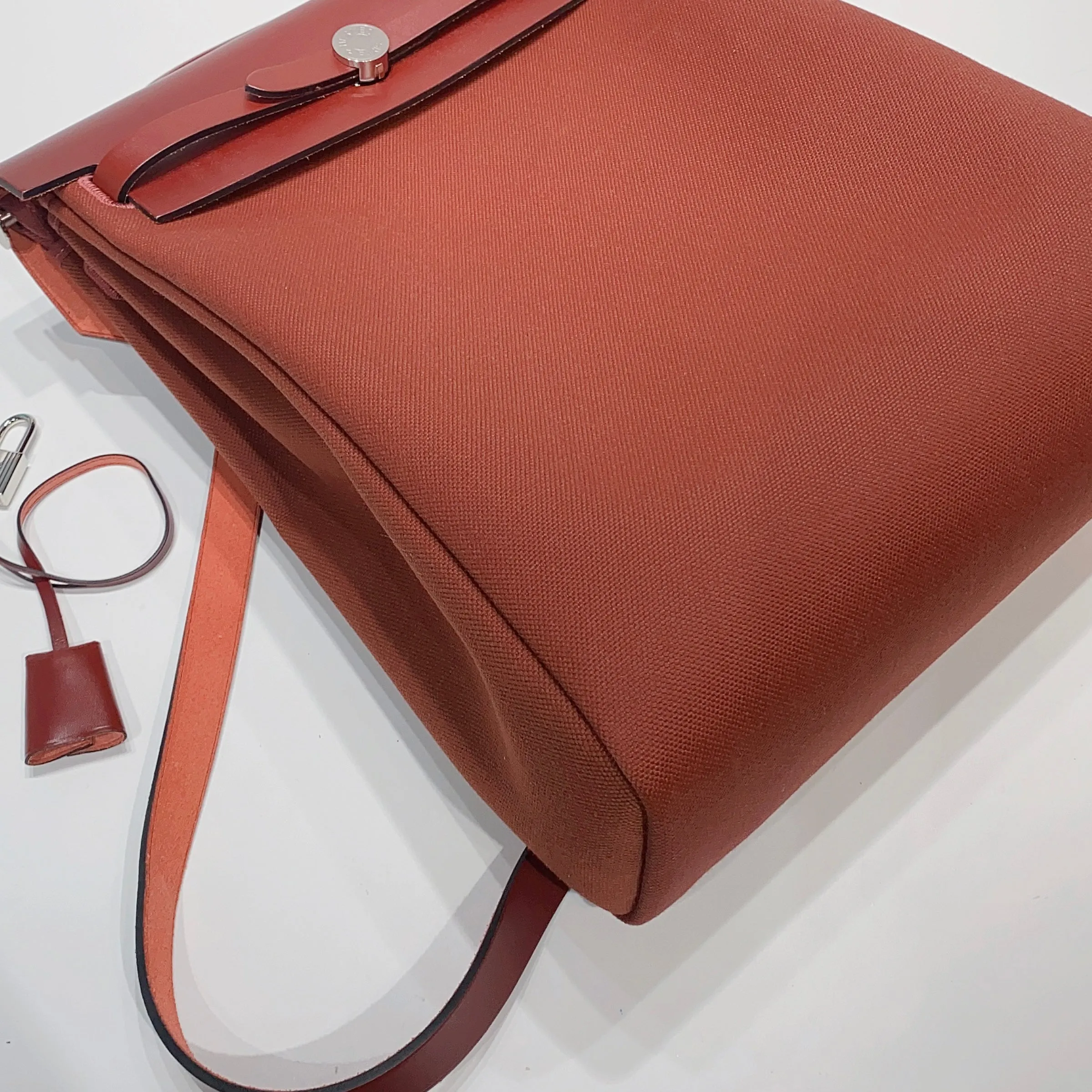 No.3946-Hermes Herbag A Dos Zip Retourne Tilt Backpack (Unused / )