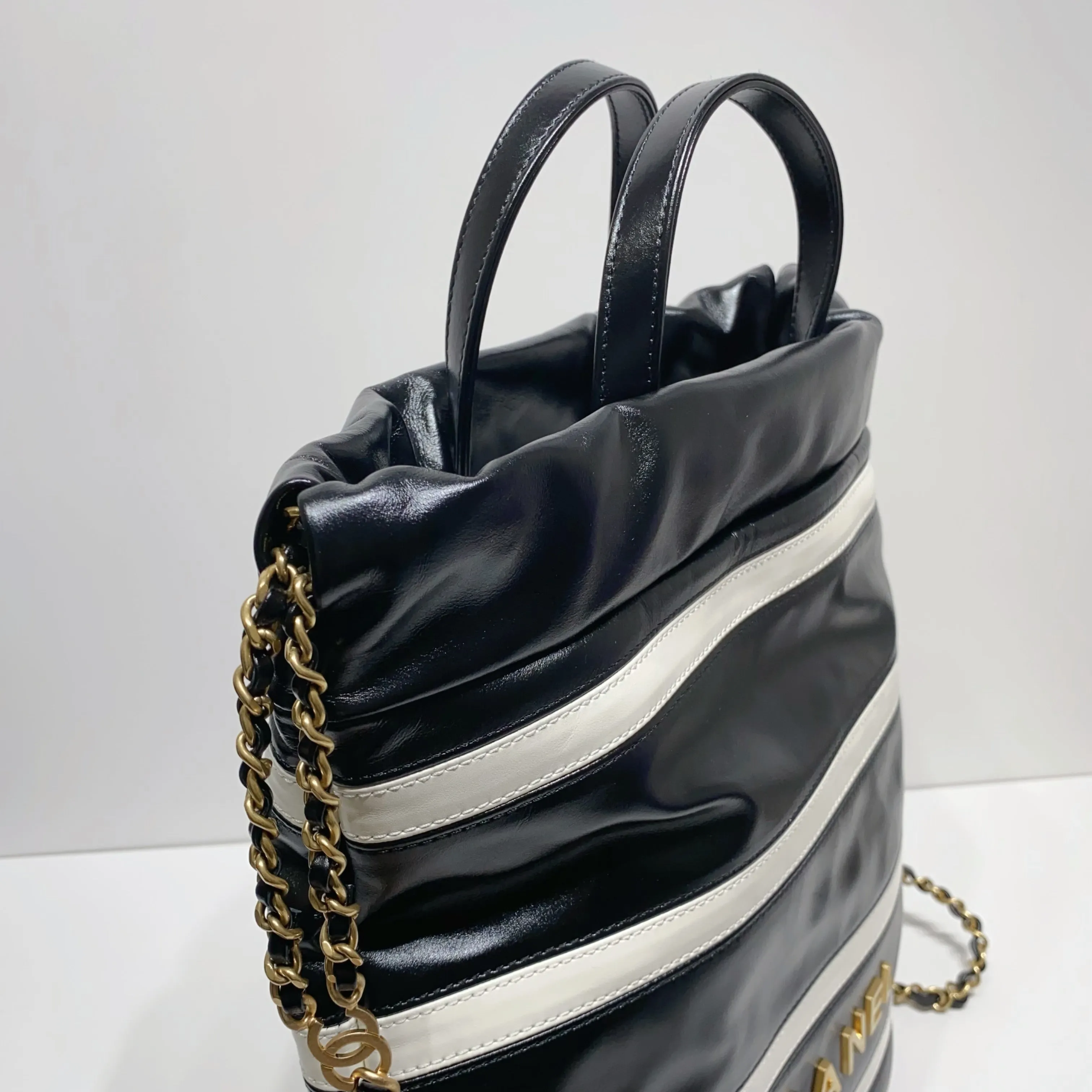 No.4285-Chanel Small 22 Backpack (Brand New / )