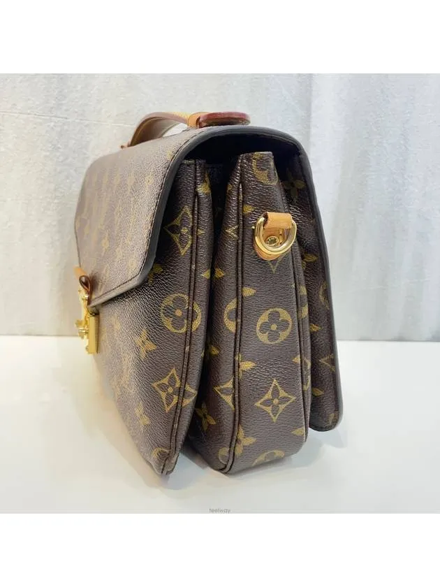 Pochette Metis monogram shoulder bag