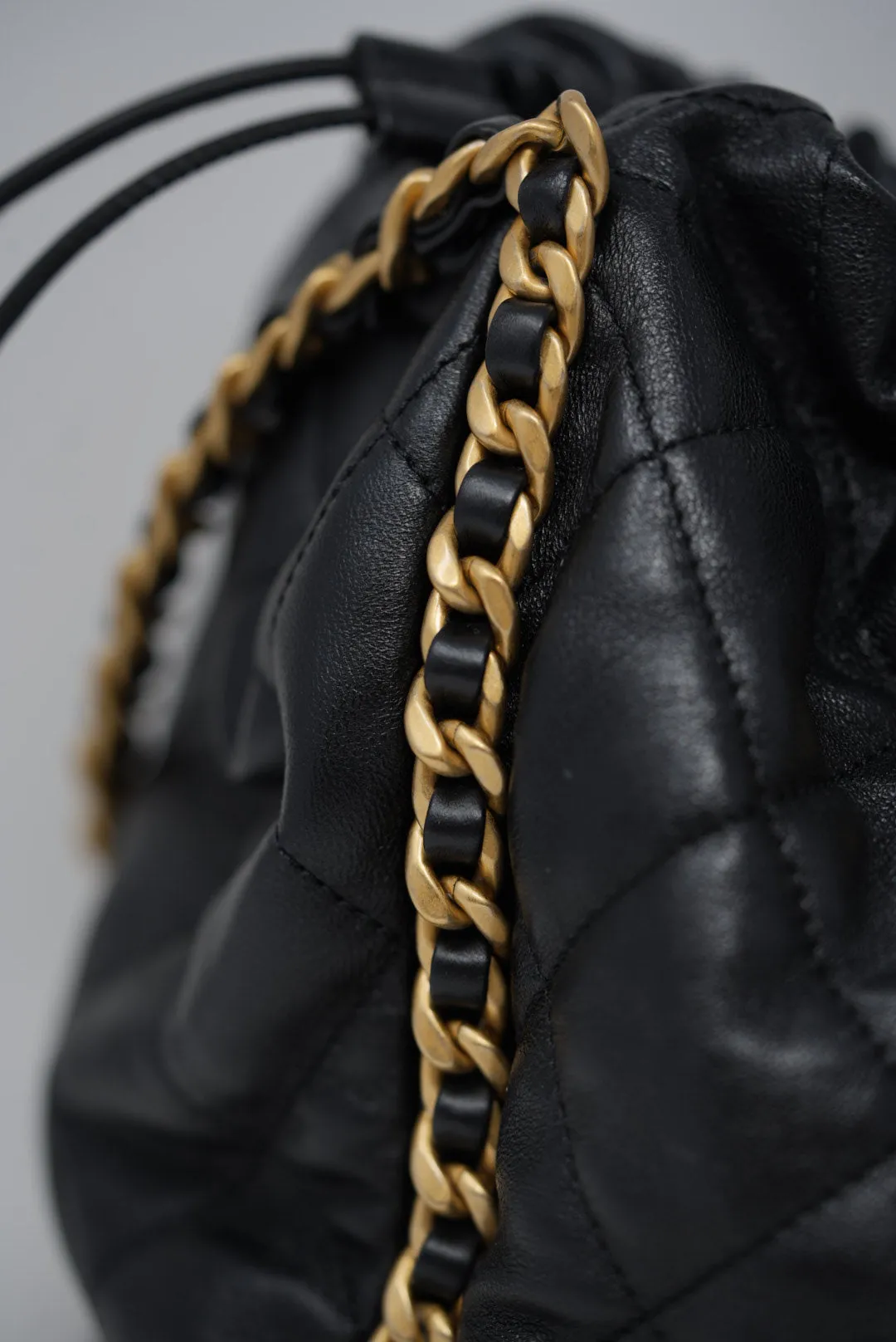 Pre-Owned Chanel 2022-2023 Calfskin Quilted Shoulder Bag