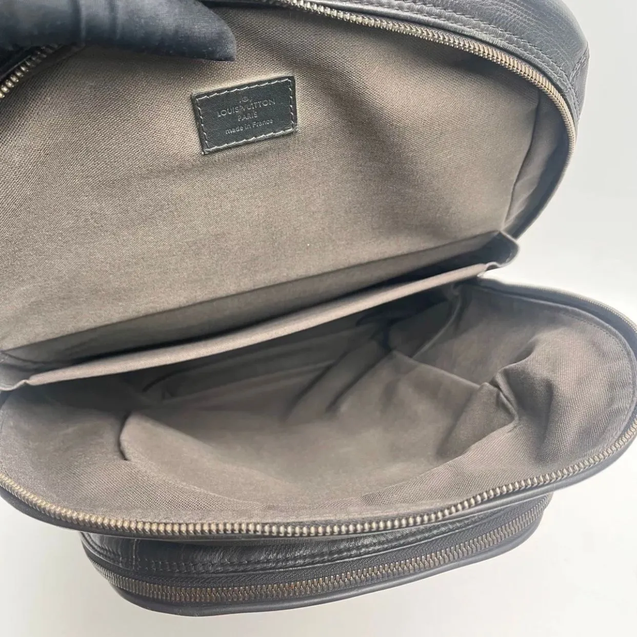 preloved Louis Vuitton (LV)  backpack 24x47cm black 22528