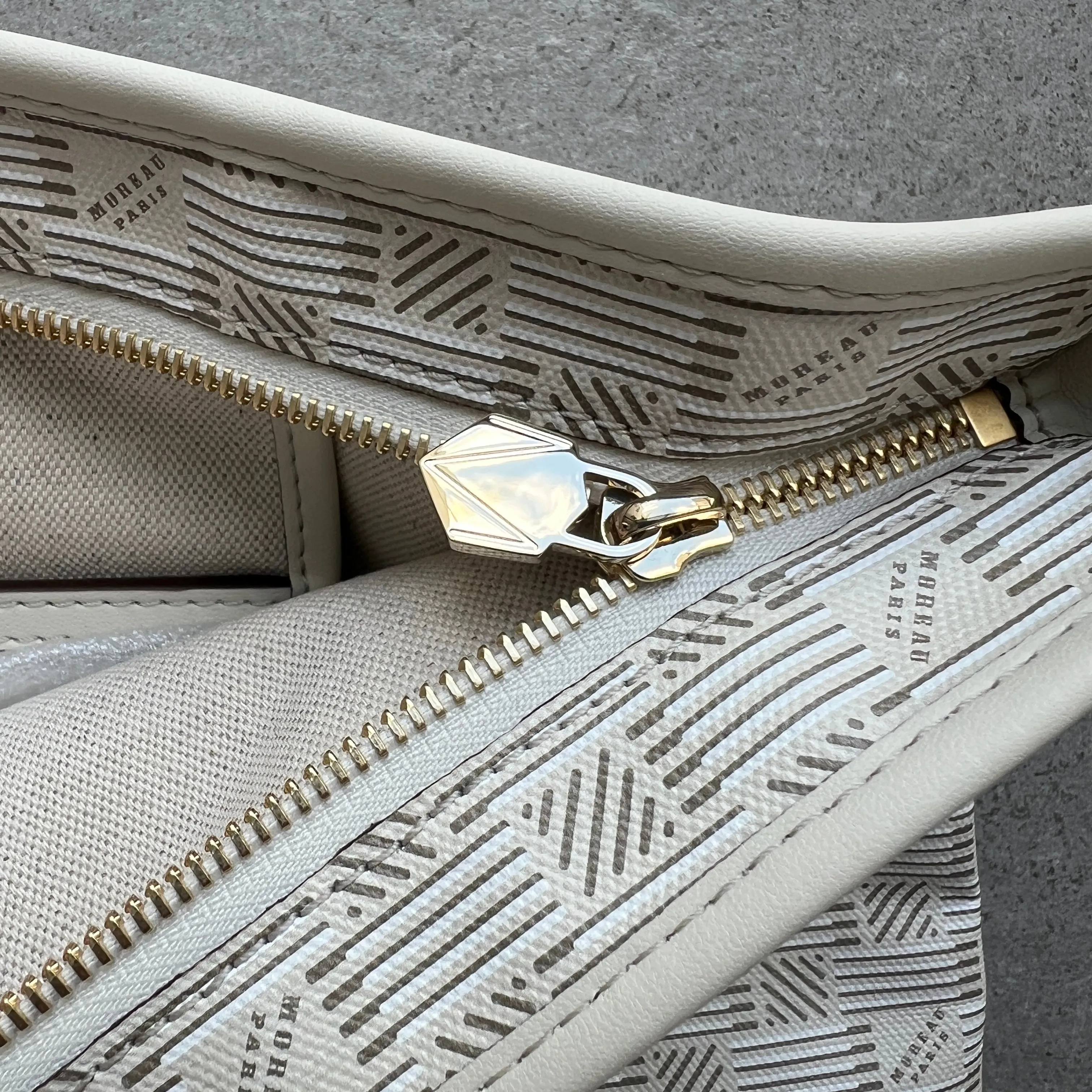 Saint Tropez Zip Tote MM, Milk