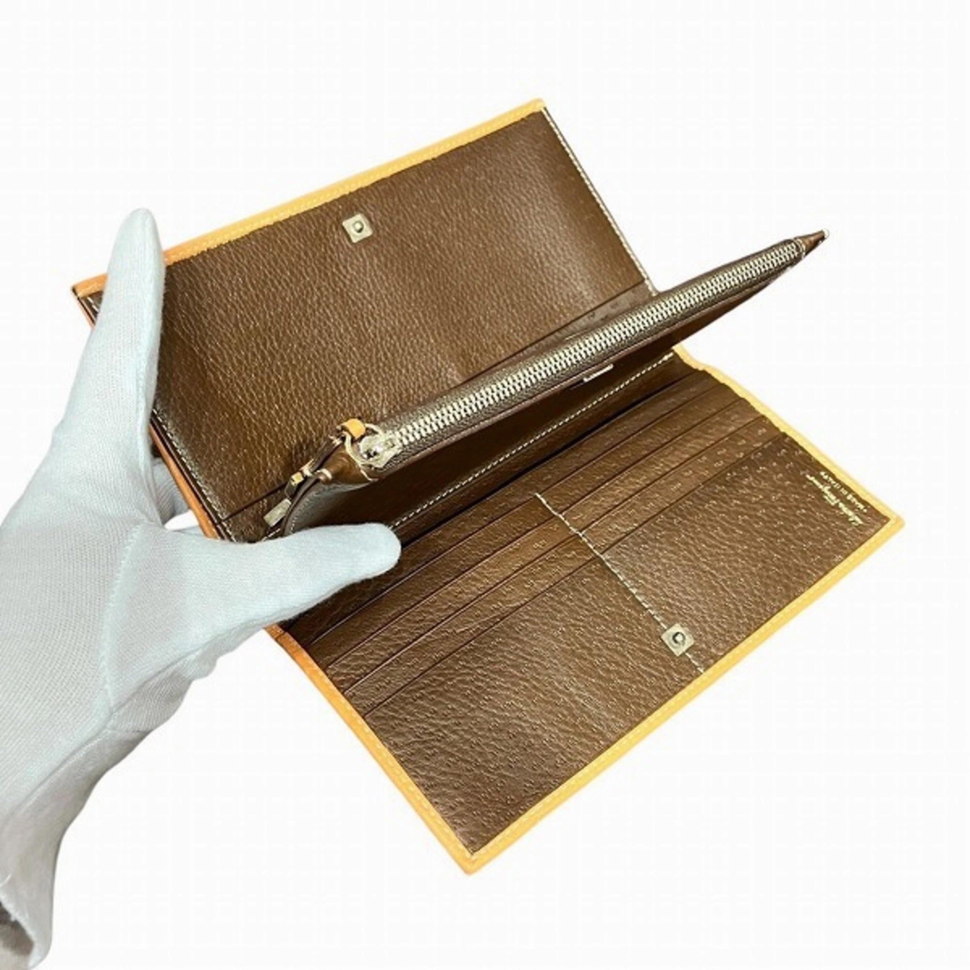 Salvatore Ferragamo  Leather Wallet (Bi-Fold) (Pre-Owned)