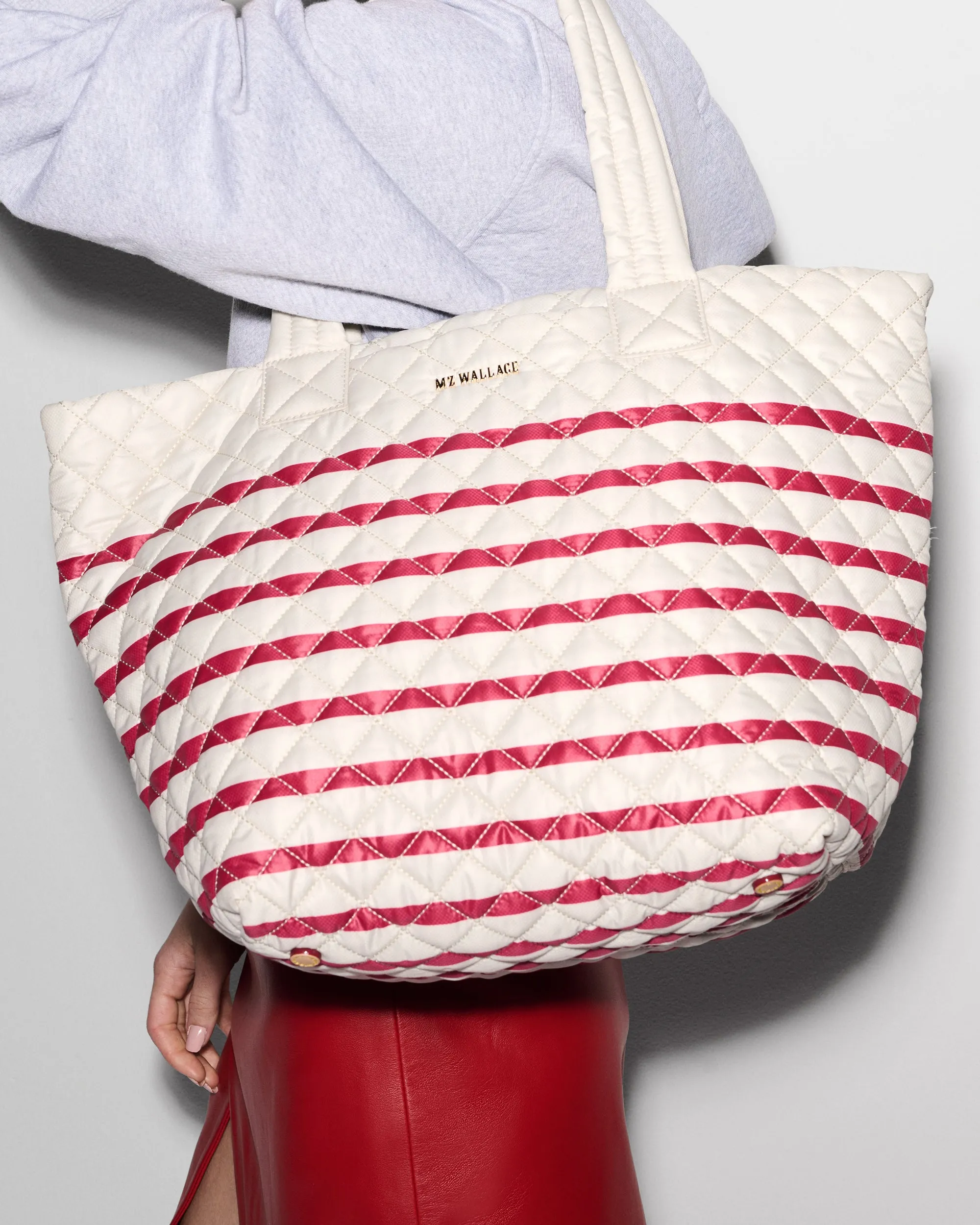 Sanshell/Apple Charter Stripe Medium Metro Tote Deluxe