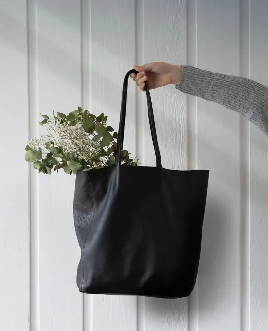 STITCH & HIDE LEATHER GEORGIA TOTE BAG BLACK - FREE WALLET POUCH