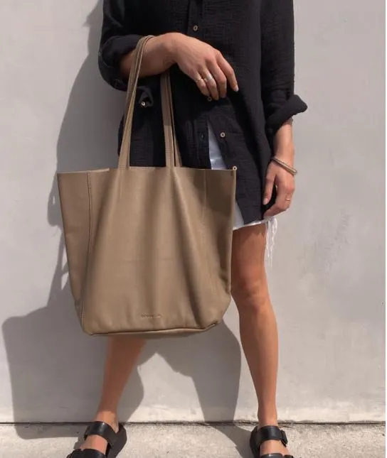 STITCH & HIDE LEATHER GEORGIA TOTE BAG OAK BROWN - FREE WALLET POUCH