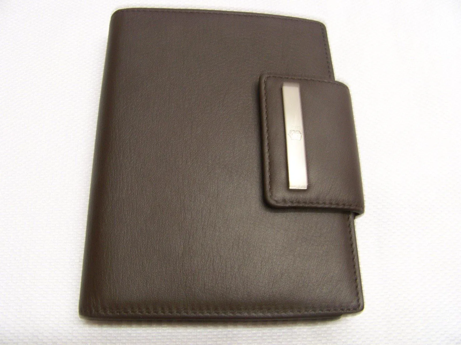 Victorinox Altius Leather Passport Case Wallet