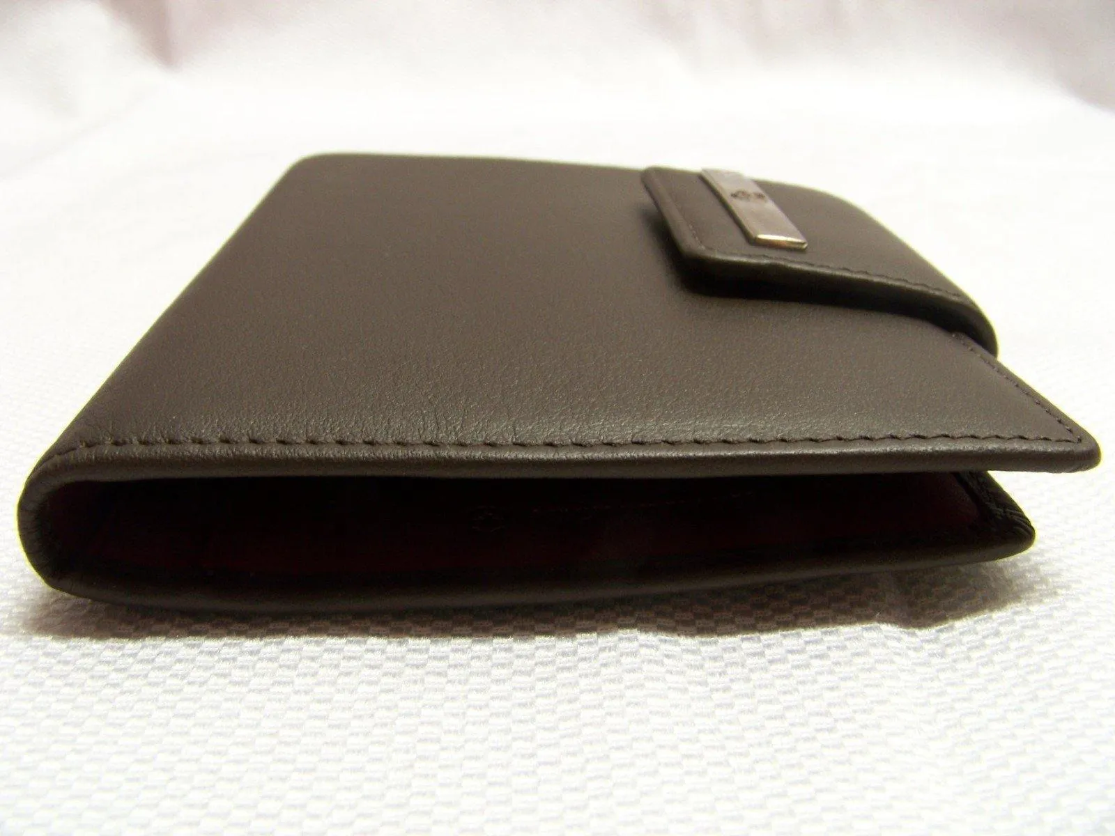 Victorinox Altius Leather Passport Case Wallet