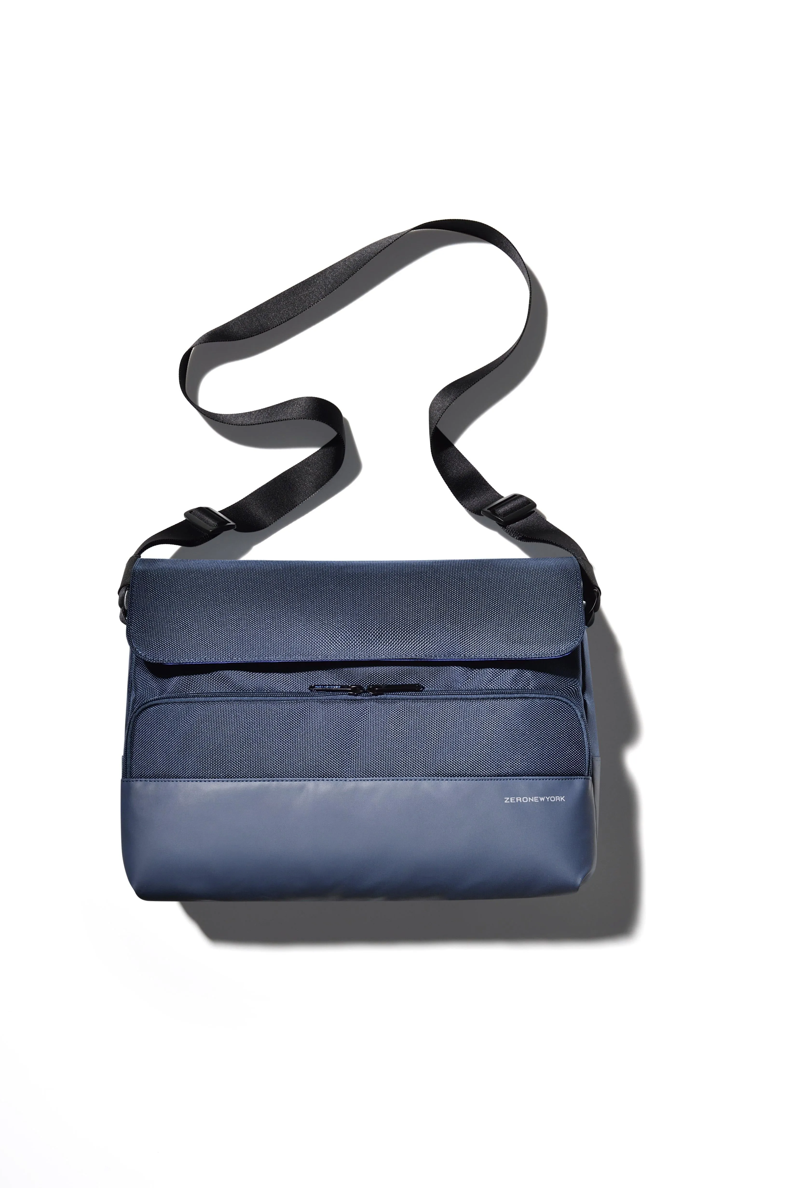 ZERO Halliburton Gramercy Large Shoulder Bag